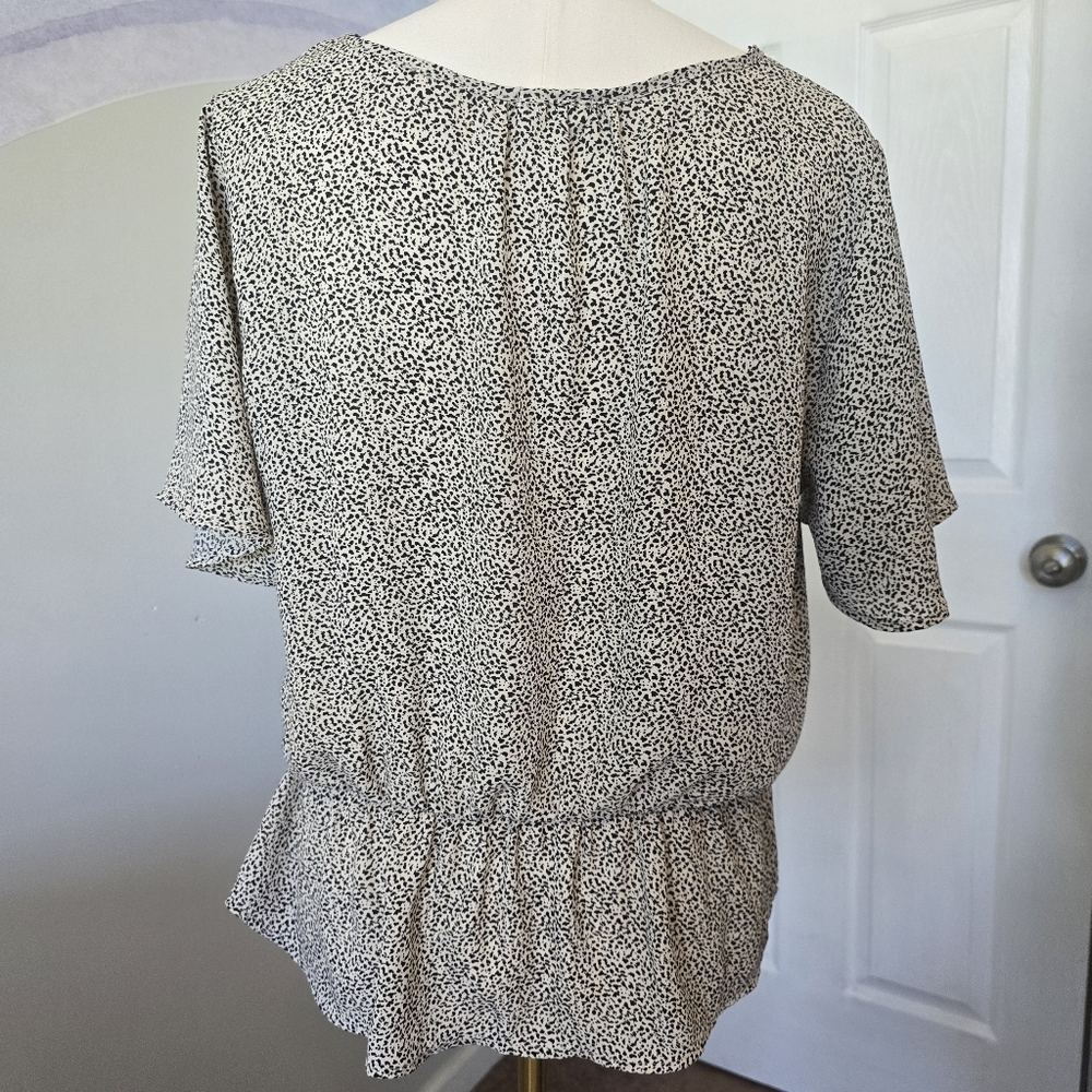 Sienna Sky | Large | Tie Front V-Neck Animal Print Blouse - Picture 4 of 9